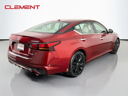 Used 2020 Nissan Altima 2.0 Platinum FWD image 7