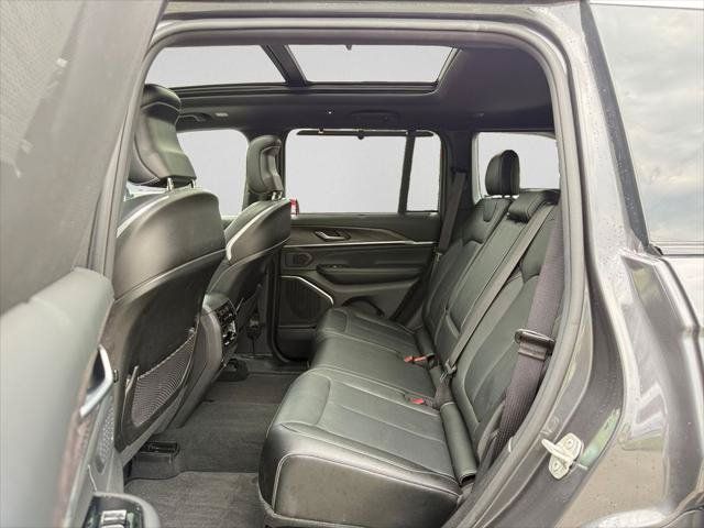 Certified 2023 Jeep Grand Cherokee Overland w/ Luxury Tech Group IV AWD/4WD image 26