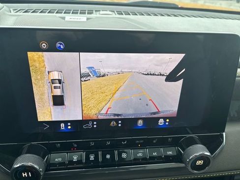 Used 2025 Chevrolet Colorado ZR2 w/ Technology Package image 20