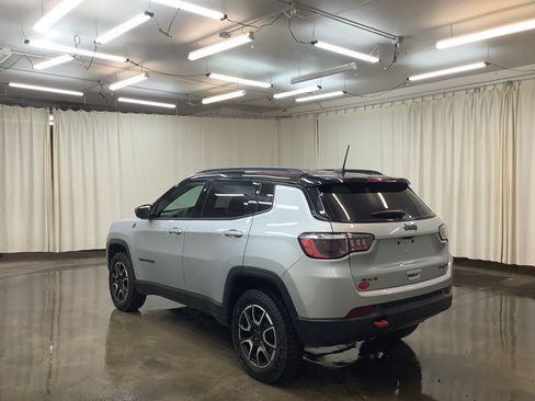 Used 2025 Jeep Compass Trailhawk AWD/4WD image 8