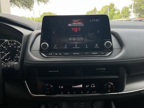 Used 2025 Nissan Rogue SV FWD image 27