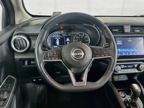 Used 2025 Nissan Versa SR FWD image 18