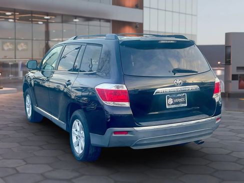Used 2012 Toyota Highlander SE w/ Tow Pkg image 4