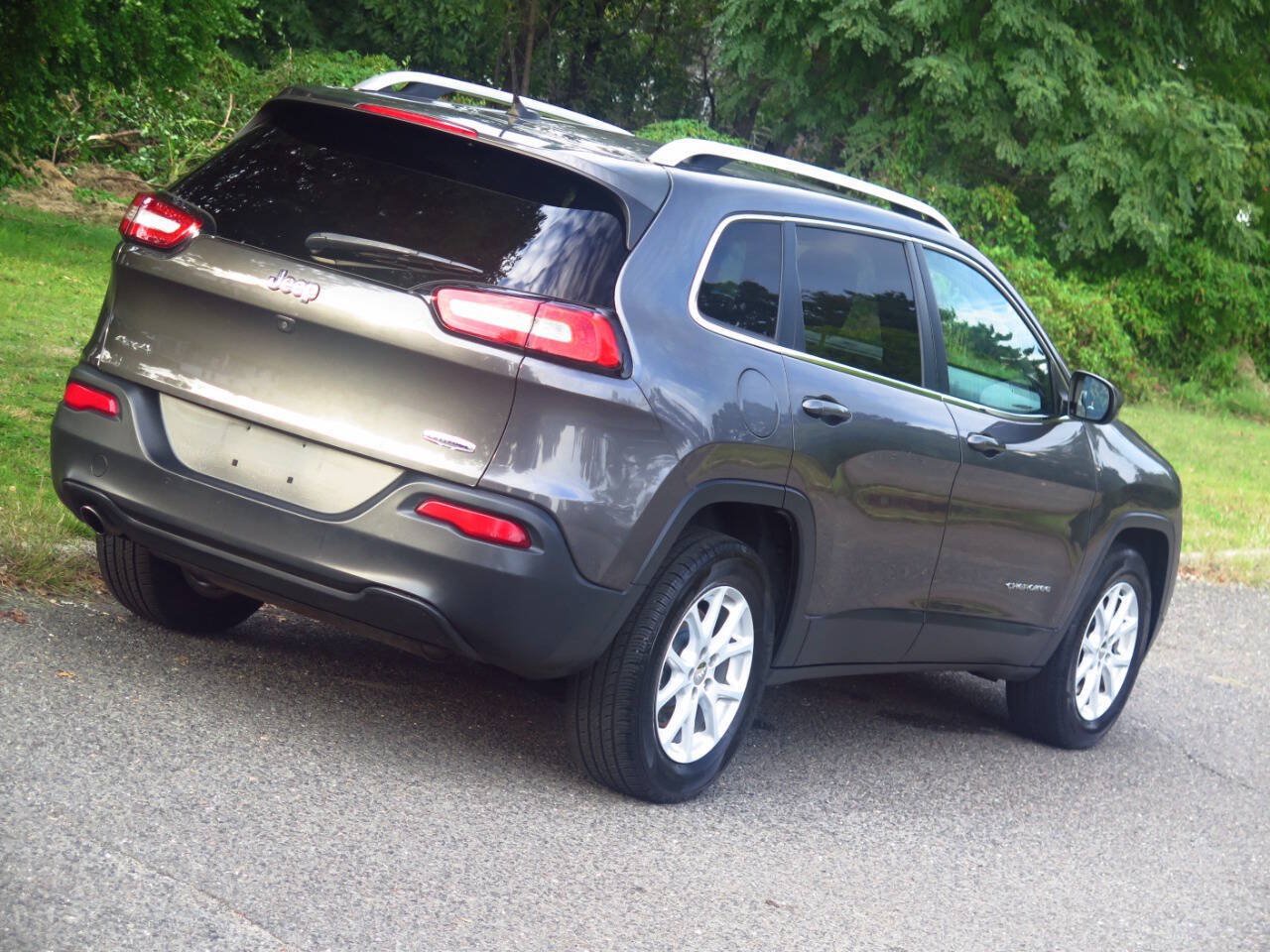 Used 2016 Jeep Cherokee Latitude AWD/4WD image 36
