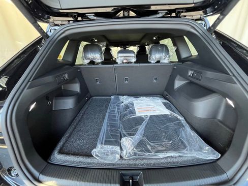 New 2025 Volkswagen Tiguan SE R-Line image 25