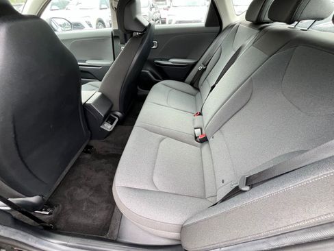 Used 2025 Kia K4 LXS image 22