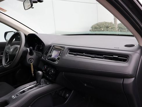 Used 2018 Honda HR-V LX image 11