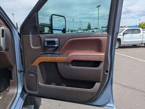 Used 2016 Chevrolet Silverado 2500 High Country w/ High Country Premium Package AWD/4WD image 40