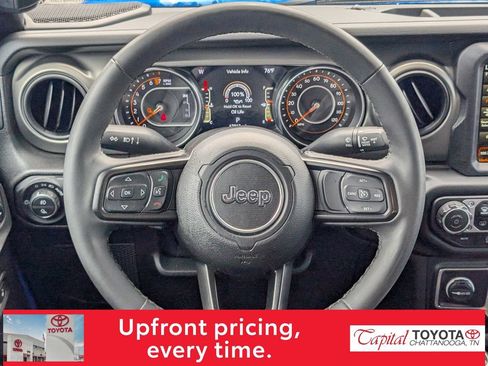 Used 2023 Jeep Gladiator Sport AWD/4WD image 13