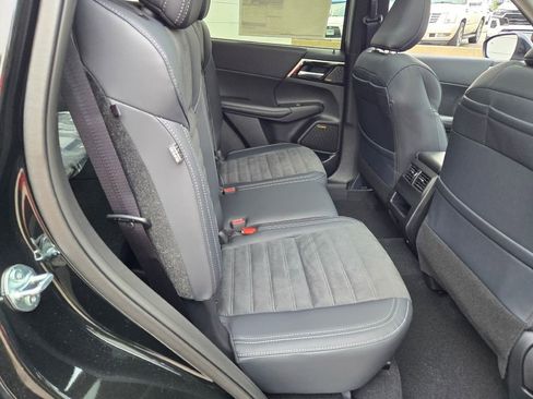 New 2025 Mitsubishi Outlander SE image 7