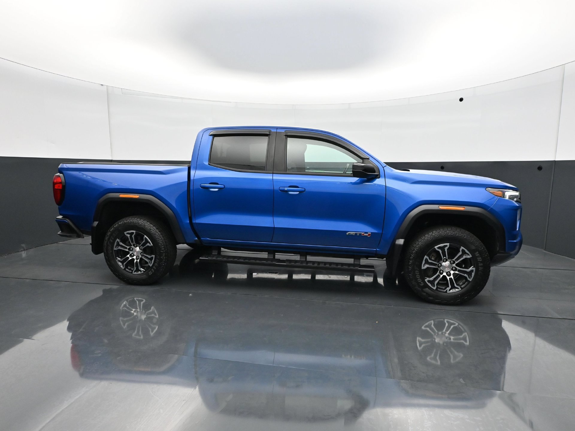 Used 2023 GMC Canyon AT4 w/ AT4 Premium Package AWD/4WD image 8