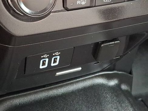 Used 2017 Ford F150 XLT w/ Equipment Group 302A Luxury AWD/4WD image 24