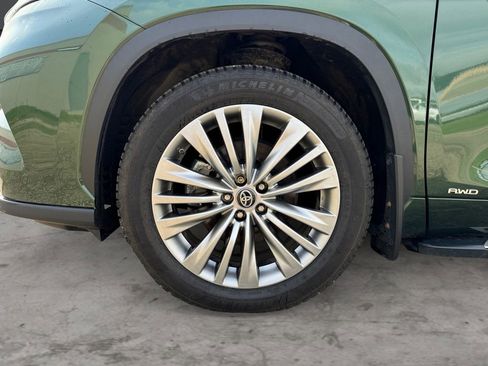 Used 2023 Toyota Highlander Platinum AWD/4WD image 9