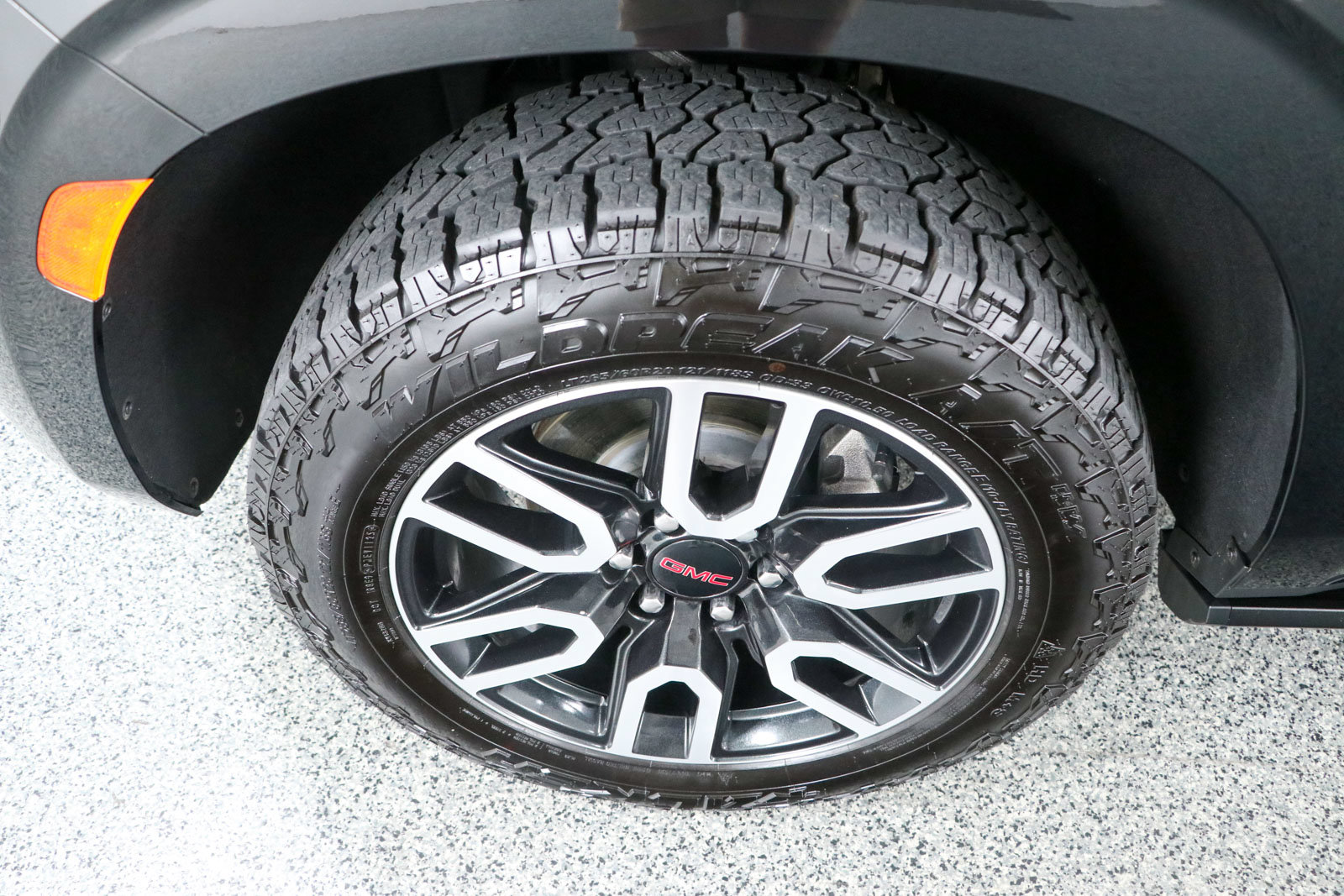Used 2024 GMC Yukon AT4 w/ Technology Package AWD/4WD image 11