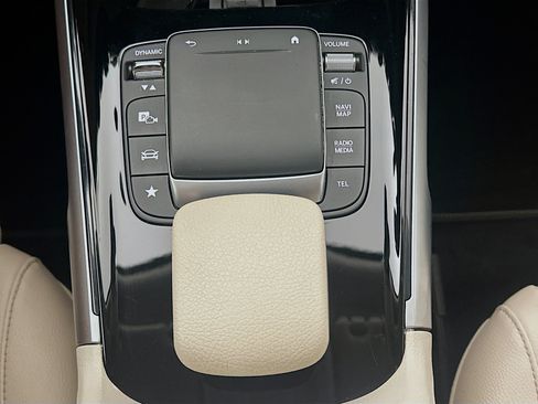 Used 2022 Mercedes-Benz GLB 250 4MATIC image 24