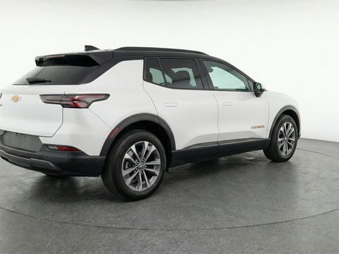 Used 2025 Chevrolet Equinox LT image 9