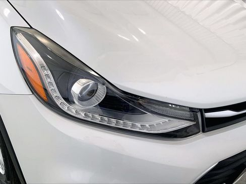 Used 2021 Chevrolet Trax LT FWD image 28