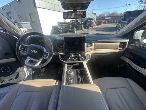 Used 2024 Ford Expedition Max Limited AWD/4WD image 14