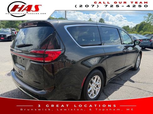 Used 2024 Chrysler Pacifica Touring-L FWD image 26