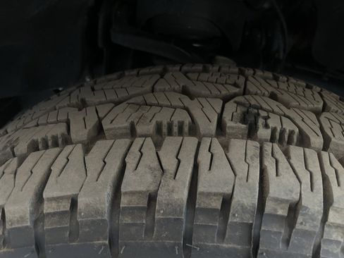 Used 2018 Ford F150 Lariat w/ Equipment Group 502A Luxury image 17