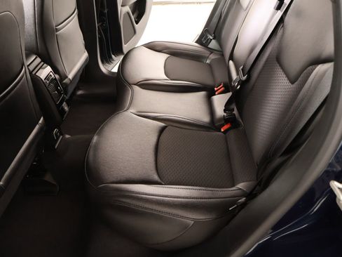 Used 2024 Jeep Compass Latitude image 12