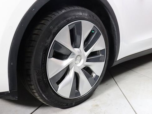 Used 2023 Tesla Model Y Long Range image 6