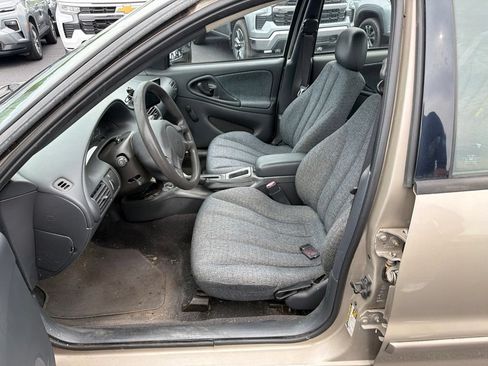 Used 2004 Chevrolet Cavalier Sedan w/ Preferred Equipment Group FWD image 8