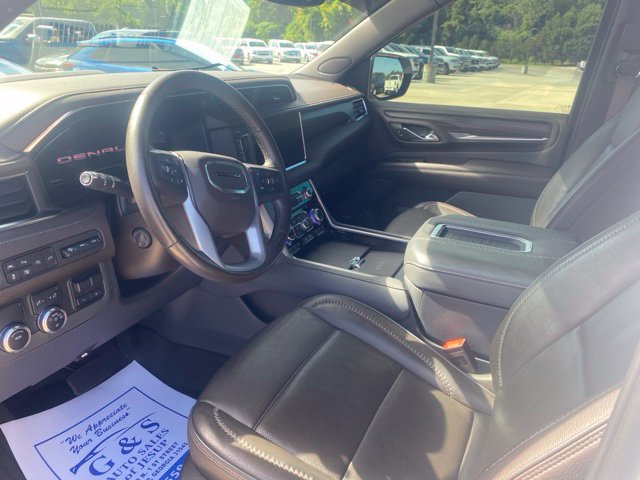Used 2022 GMC Yukon Denali w/ Denali Premium Package RWD image 3