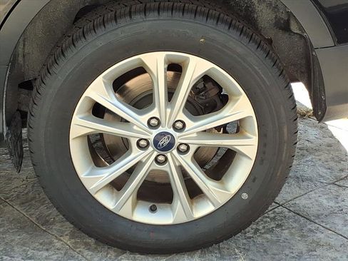 Used 2018 Ford Escape SE w/ SE Sync 3 Package image 6