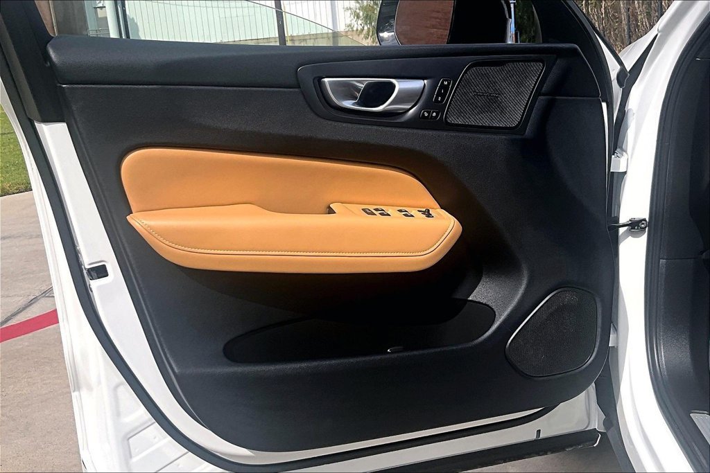 Certified 2024 Volvo XC60 B5 Ultimate w/ Protection Package Premier AWD/4WD image 24