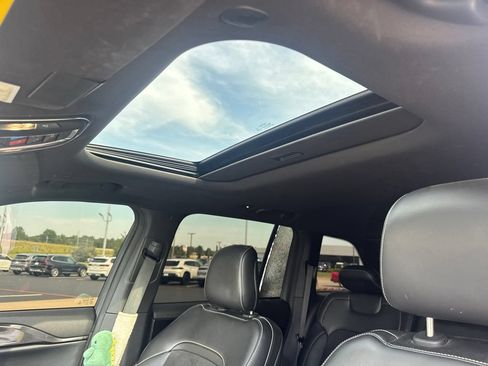 Used 2023 Jeep Grand Cherokee Altitude AWD/4WD image 20