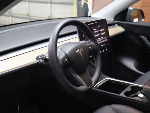 Used 2022 Tesla Model Y Long Range image 36