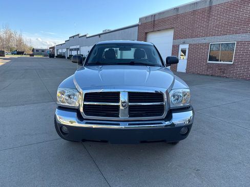 Used 2005 Dodge Dakota SLT image 2