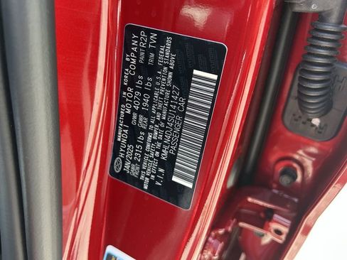 New 2025 Hyundai Elantra Limited image 33