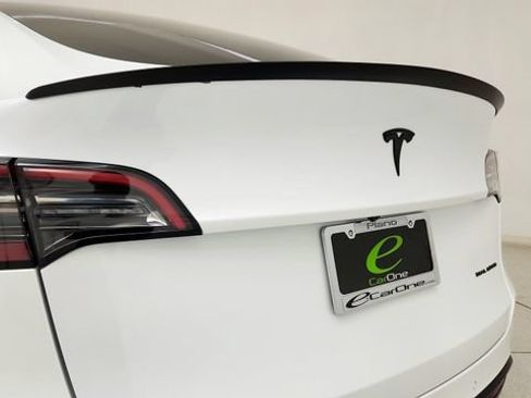 Used 2022 Tesla Model Y Long Range AWD/4WD image 26