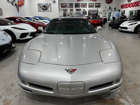 Used 2004 Chevrolet Corvette Coupe w/ Preferred Equipment Group RWD image 26