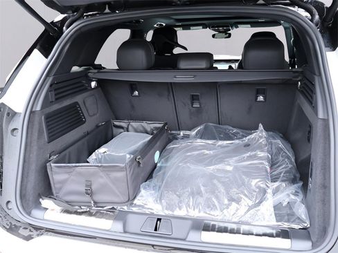 New 2025 Land Rover Range Rover Sport Dynamic SE image 16