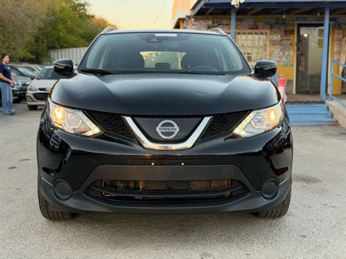 Used 2019 Nissan Rogue Sport SV image 2