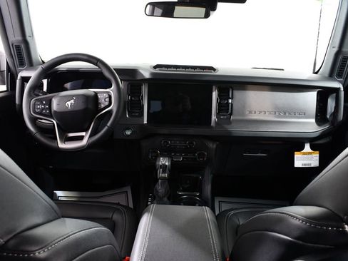New 2025 Ford Bronco Badlands image 7