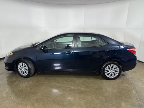 Used 2018 Toyota Corolla LE FWD image 13