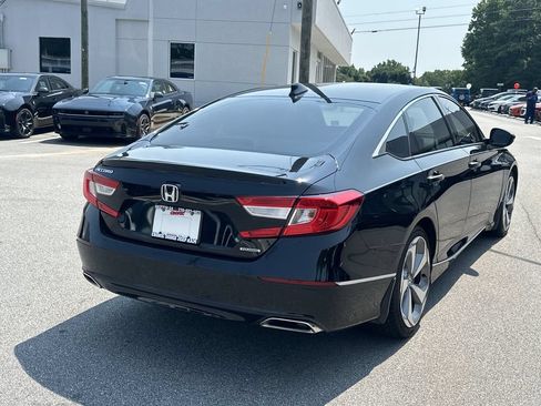 Used 2018 Honda Accord Touring image 3