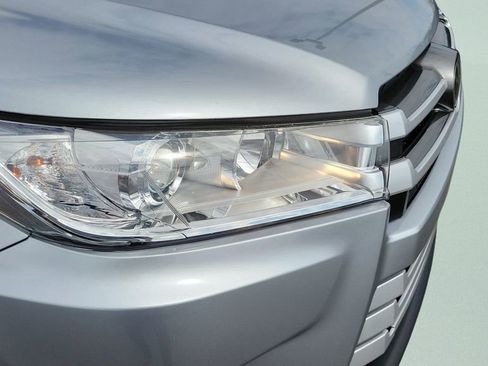 Used 2017 Toyota Highlander XLE image 9