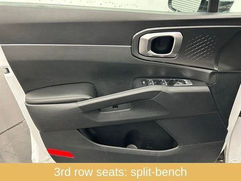 Used 2024 Kia Sorento S image 15