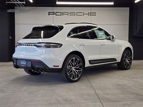 Used 2025 Porsche Macan AWD/4WD image 6