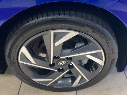 Used 2025 Hyundai Elantra Sport FWD image 25
