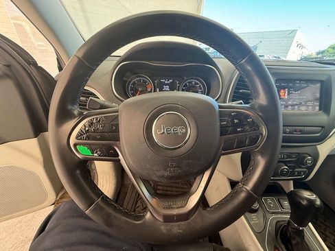 Used 2020 Jeep Cherokee Latitude Plus AWD/4WD image 14