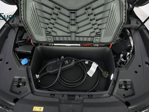 Used 2021 Audi e-tron Prestige w/ Prestige Package image 22