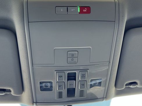 Used 2021 Volkswagen Atlas SE w/ Panoramic Sunroof Package image 17