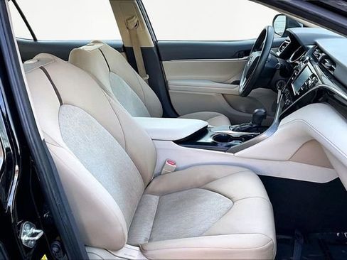 Used 2018 Toyota Camry LE image 20