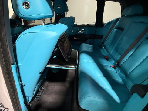 Used 2023 Rolls-Royce Cullinan w/ Cullinan Package image 70